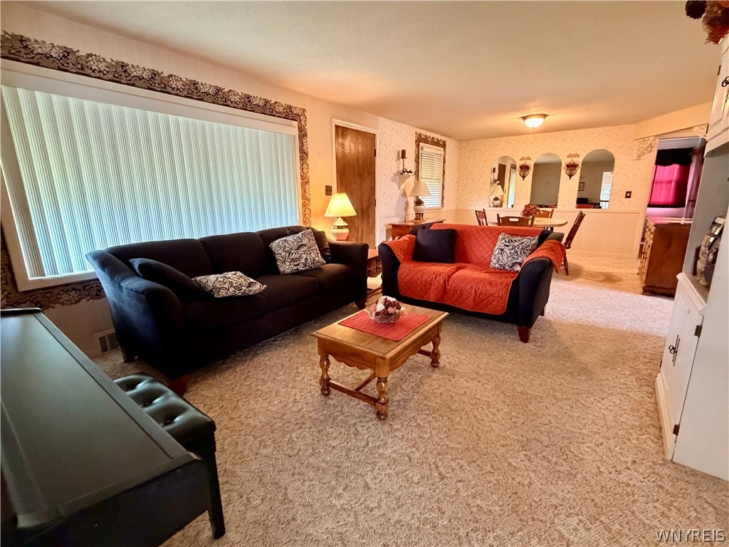 Della Dr, Buffalo, NY 14218