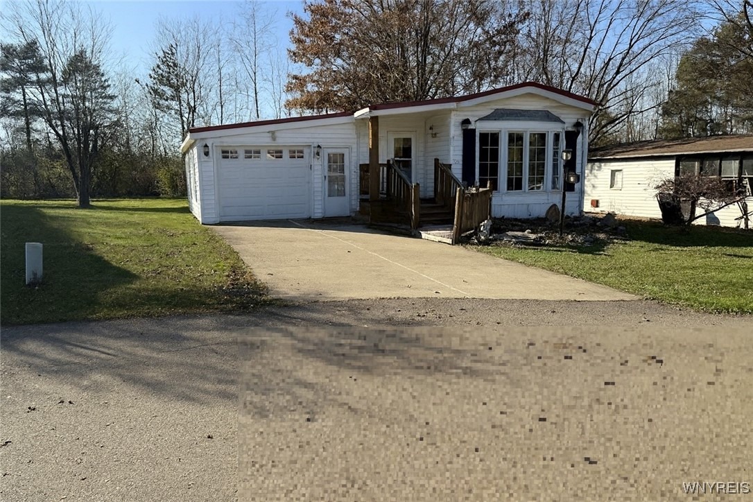 Canyon Dr, Hamburg, NY 14075