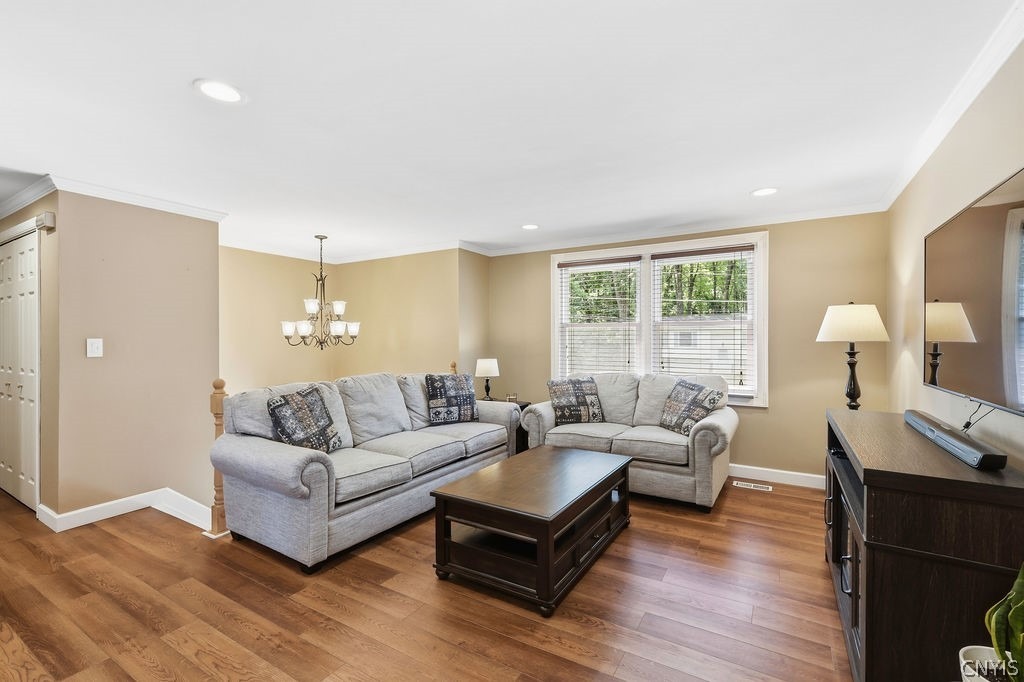 Donlin Dr, Liverpool, NY 13088