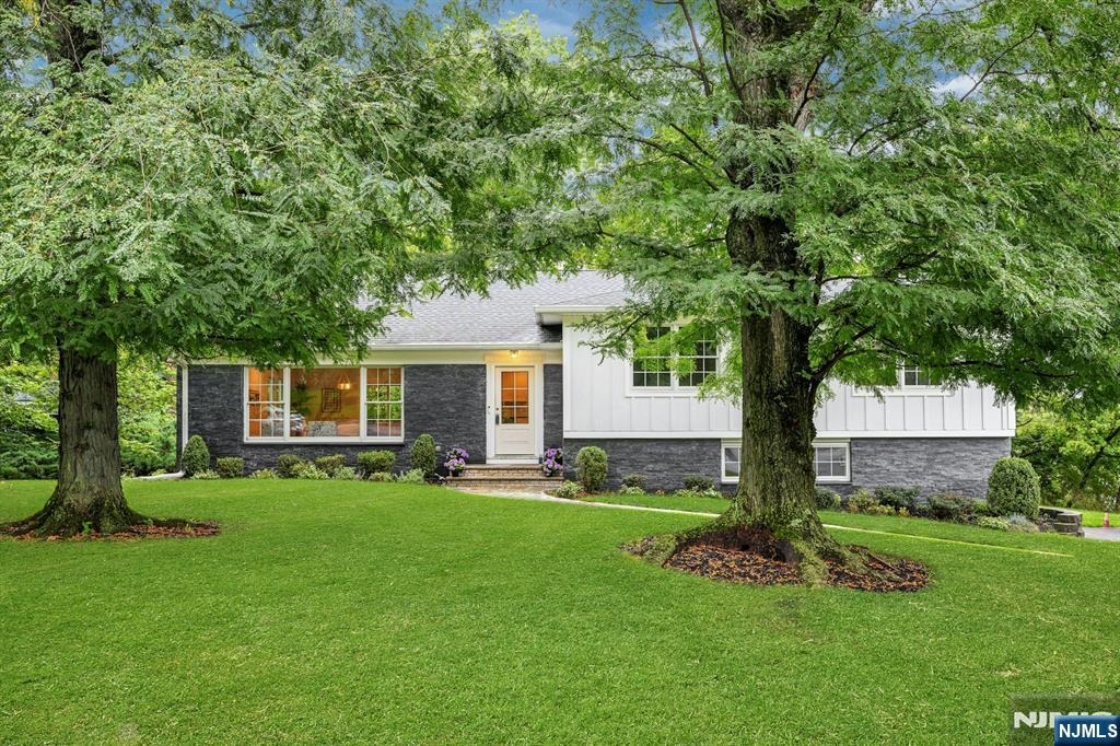Crestview Ct, Montclair, NJ 07042