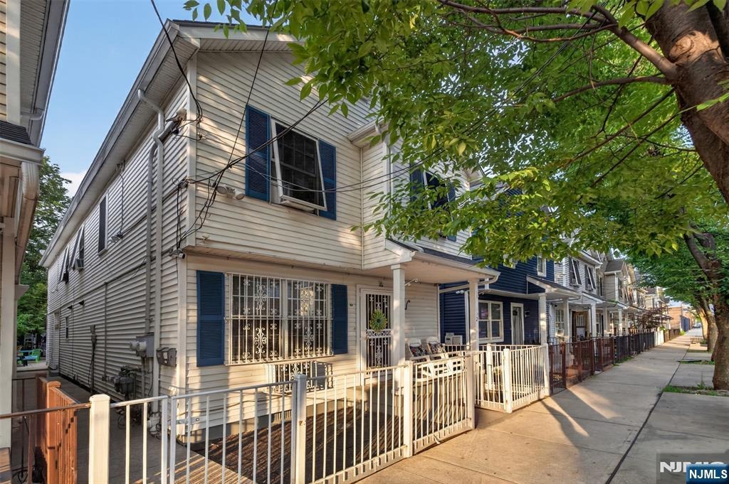 Dwight St, Jersey City, NJ 07305