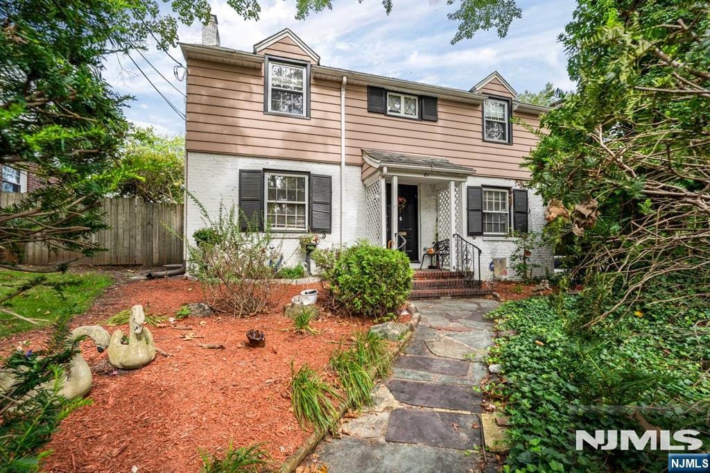 Grayson Pl, Teaneck, NJ 07666