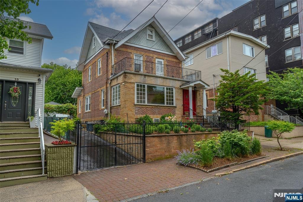 77th St, North Bergen, NJ 07047