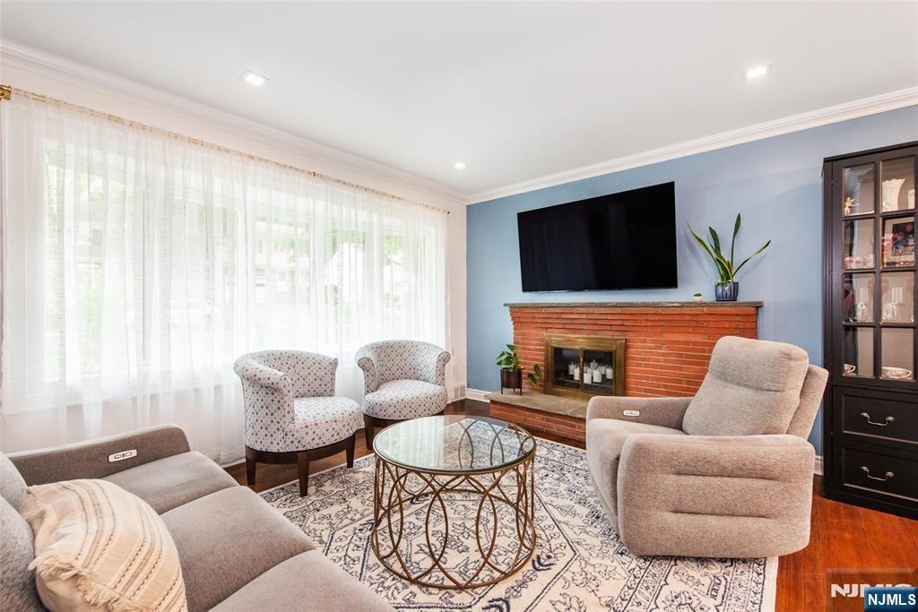 Plymouth Pl, Roseland, NJ 07068 #1