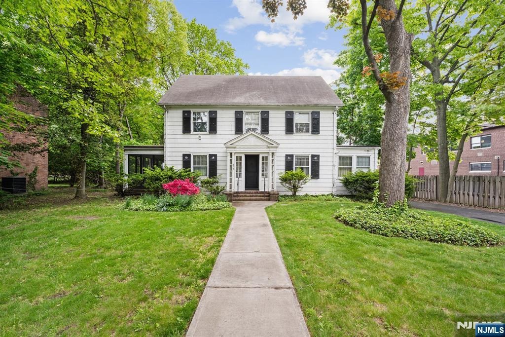 Roanoke Ave, Elizabeth, NJ 07208