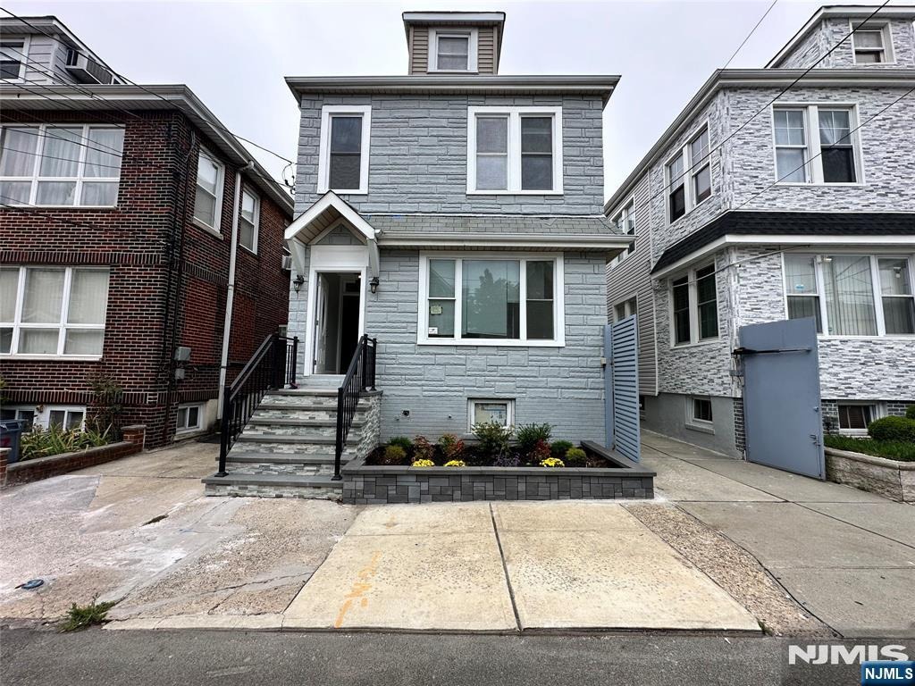 2nd Ave, North Bergen, NJ 07047