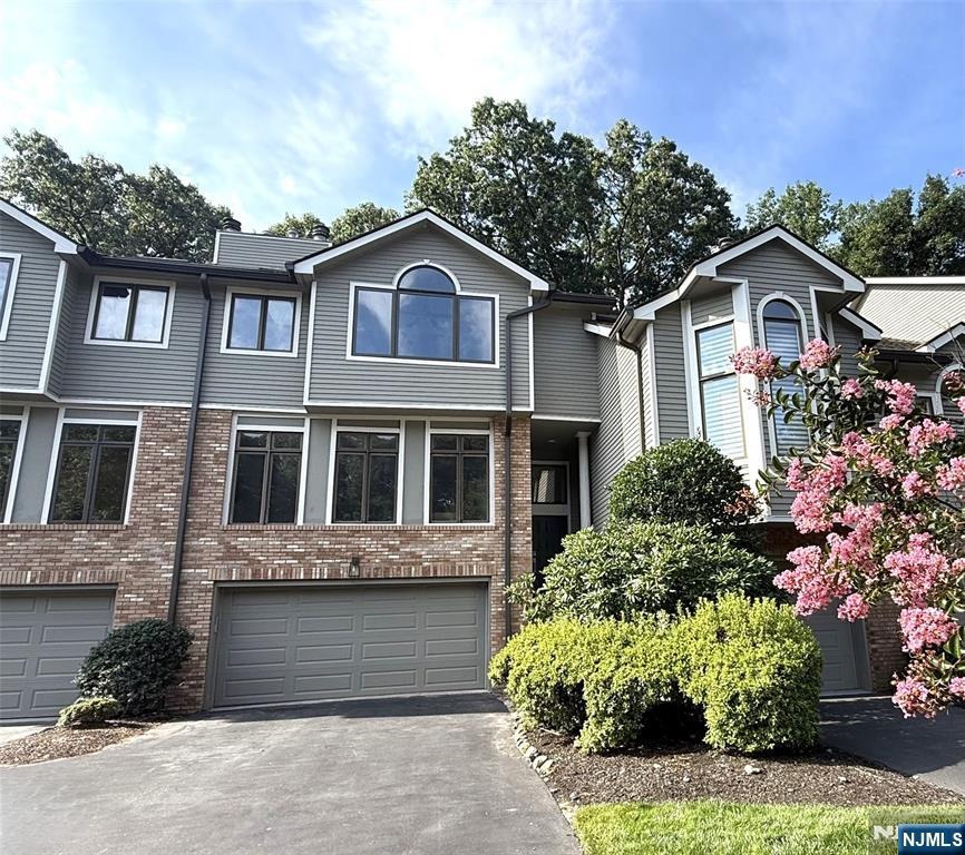 Lakeview Dr, Old Tappan, NJ 07675