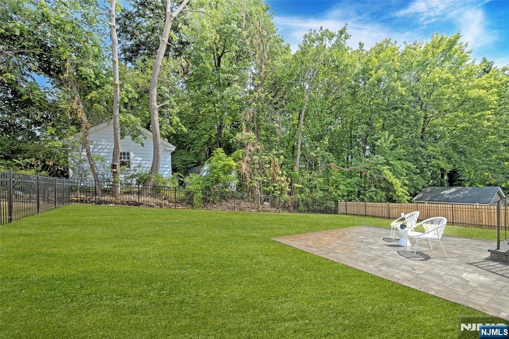 Collinwood Rd, Maplewood, NJ 07040