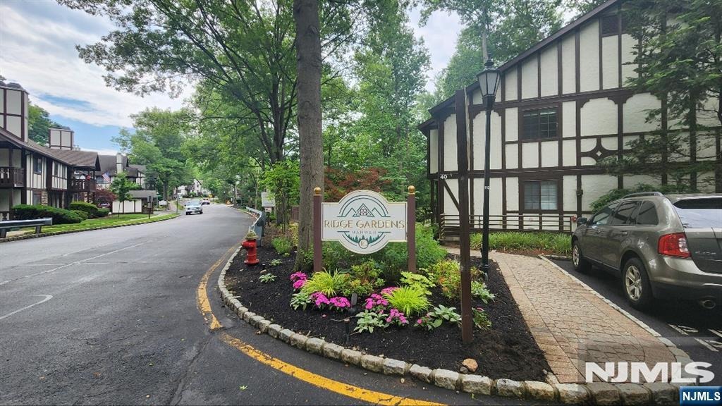 Stowe Ln, Mahwah, NJ 07430