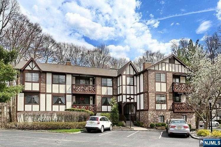 Hawthorne Ln, Mahwah, NJ 07430