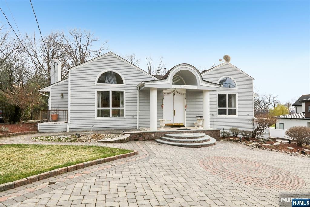 Clinton Ave, Tenafly, NJ 07670