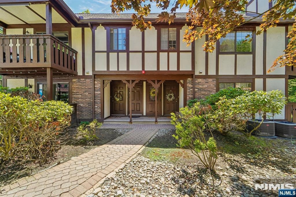 Melville Ct, Mahwah, NJ 07430