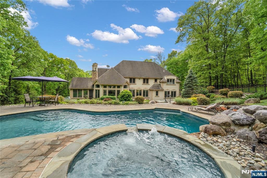 Waughaw Rd, Towaco, NJ 07082