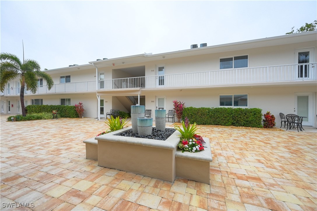 Broad Ave, Naples, FL 34102