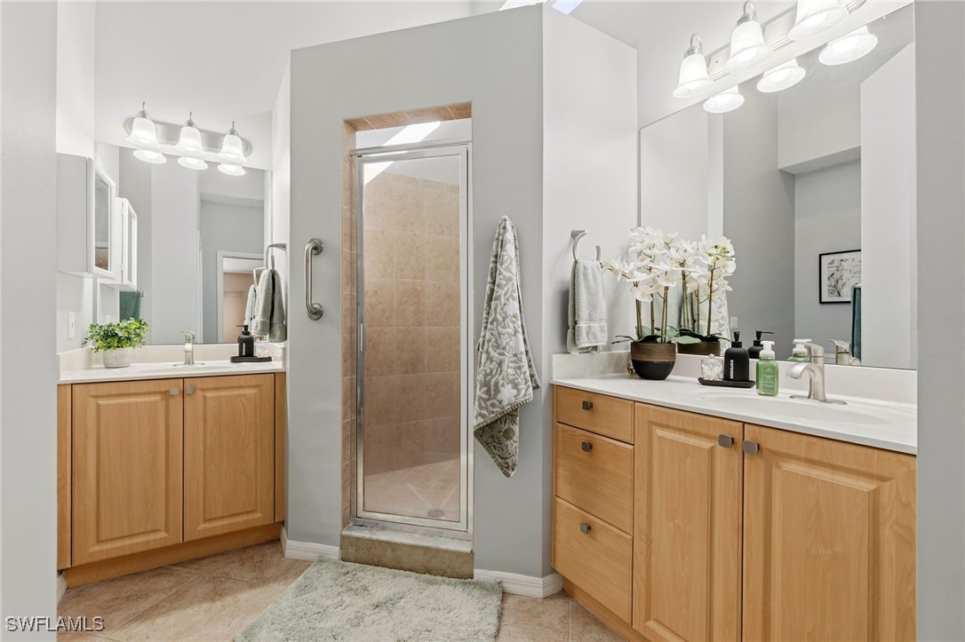 Mandalay Cir, Naples, FL 34112
