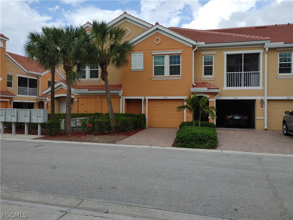 Concordia Lake Cir, Cape Coral, FL 33909