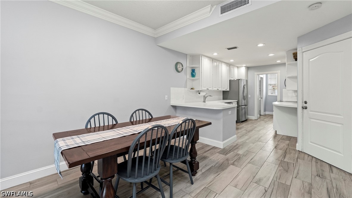 Cove Cir, Naples, FL 34119