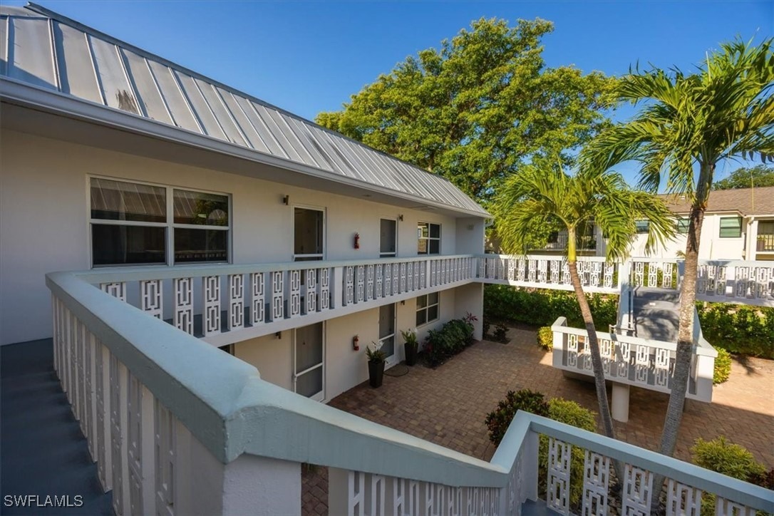 10th Ave, Naples, FL 34102