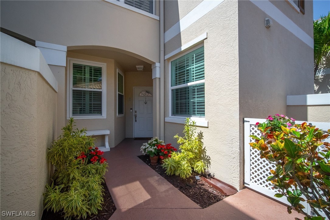Excalibur Cir, Naples, FL 34108