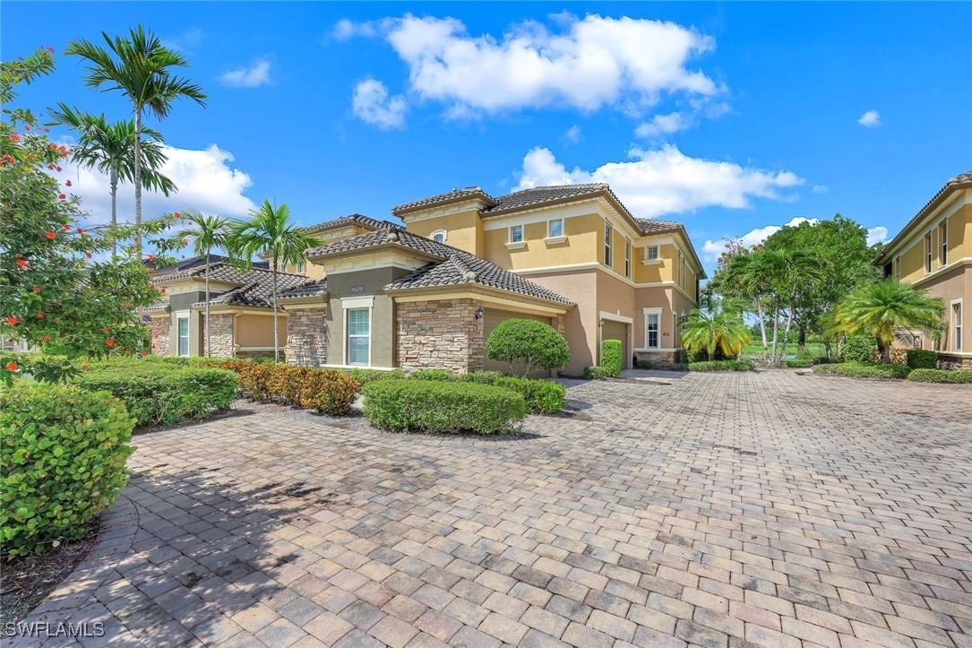 Ironstone Ter, Naples, FL 34120