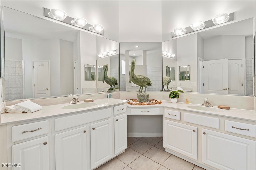 25th Pl, Cape Coral, FL 33914