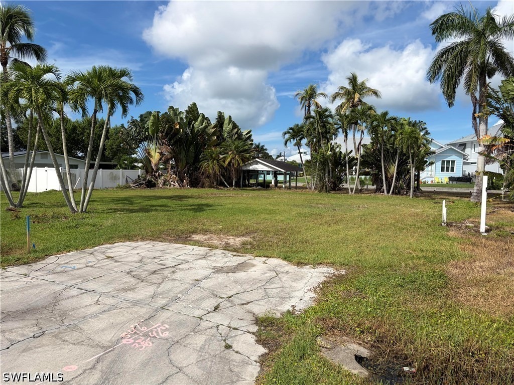 Christopher Ct, Naples, FL 34104