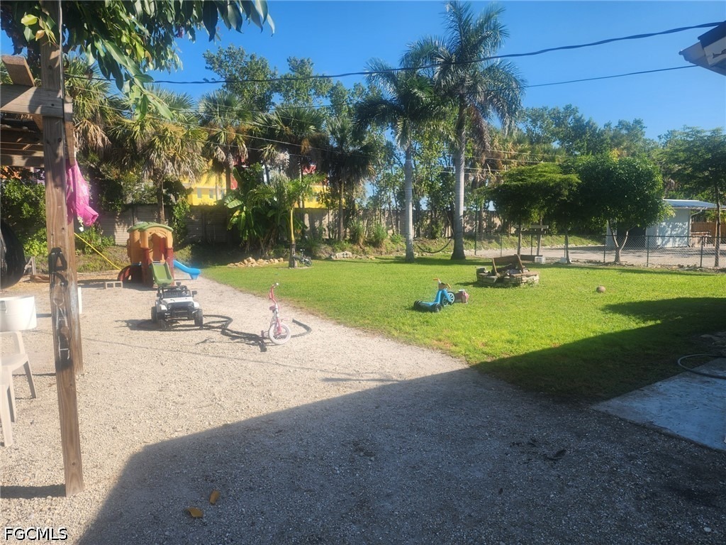 Duera Mae Dr, Fort Myers, FL 33908