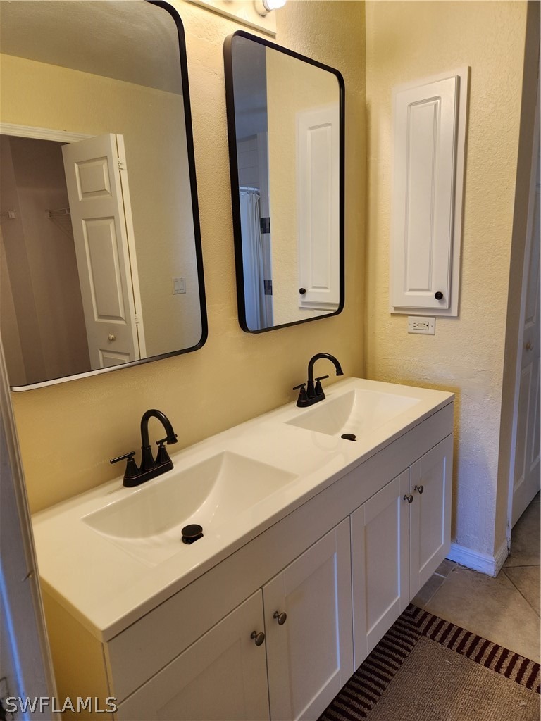 9th St, Cape Coral, FL 33993
