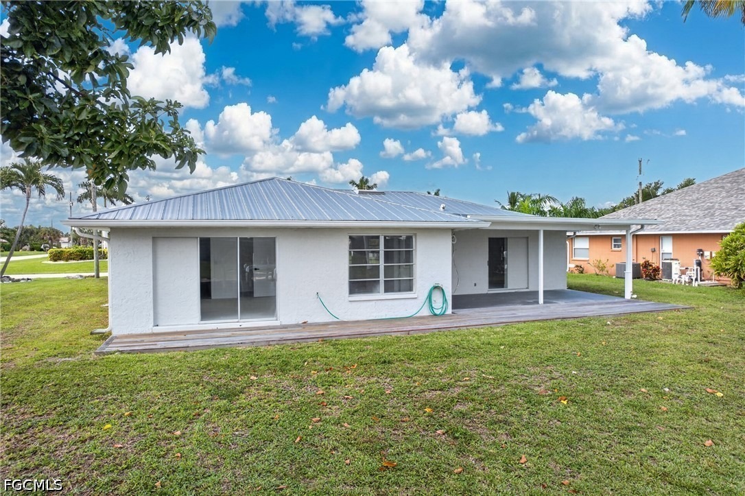 25th Ln, Cape Coral, FL 33904