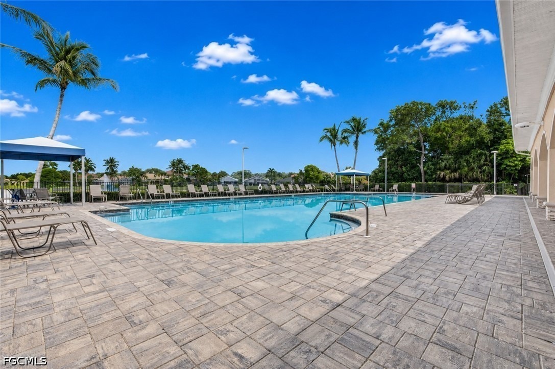 Woodbrook Cir, Naples, FL 34104