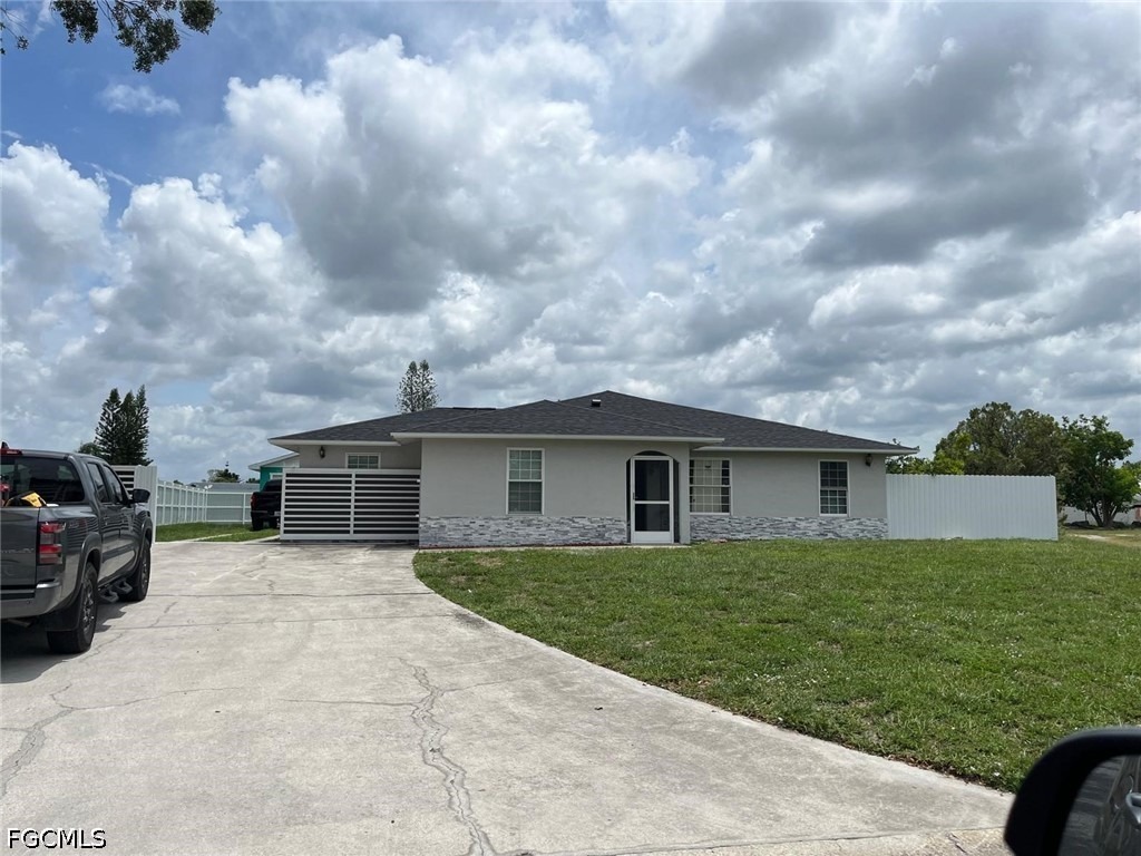 Caywood Cir, Lehigh Acres, FL 33936