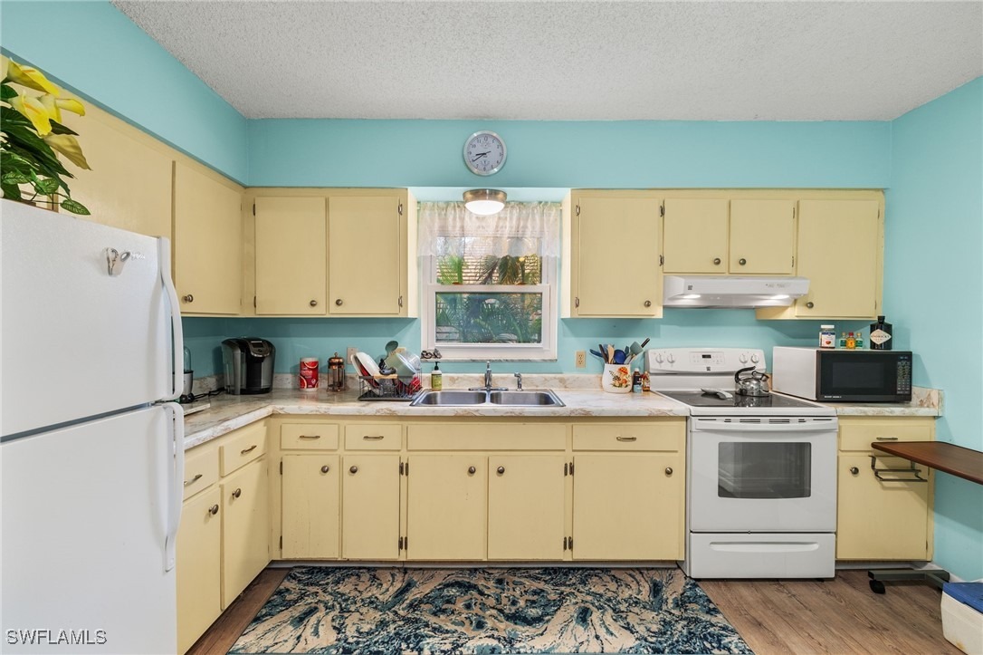3rd St, Naples, FL 34102