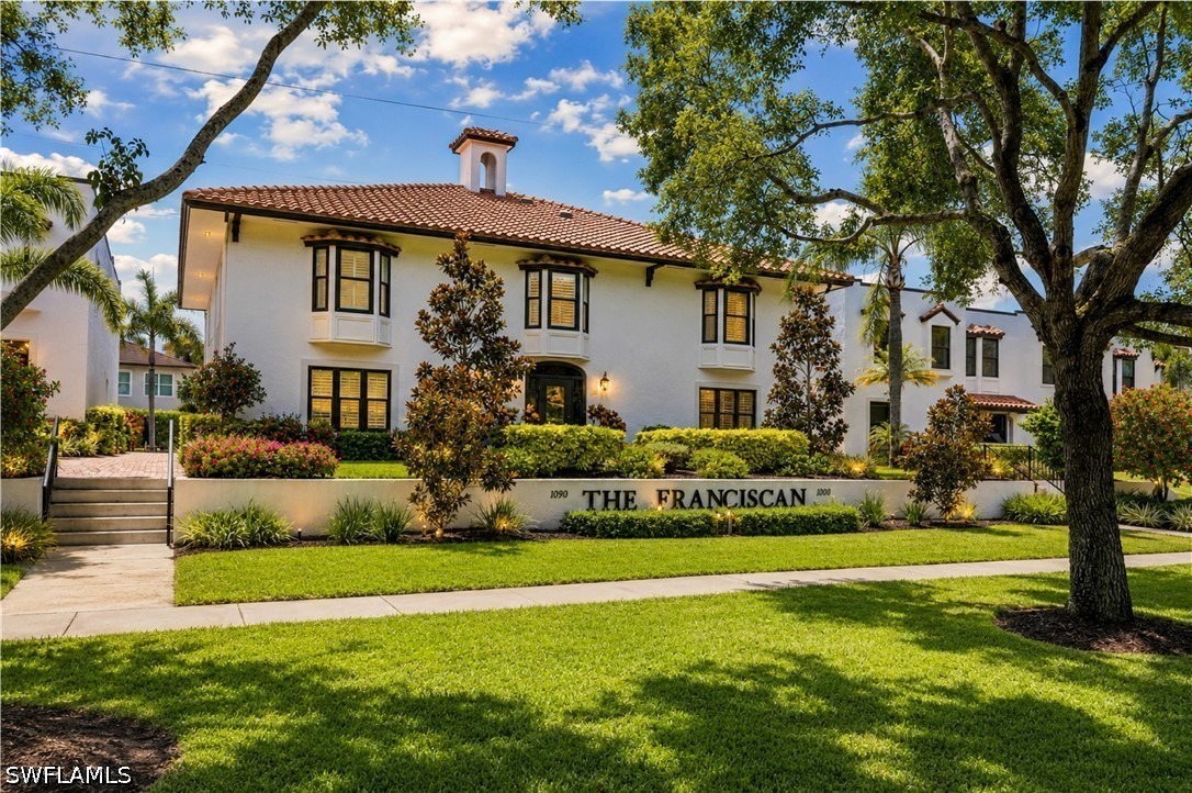 6th St, Naples, FL 34102