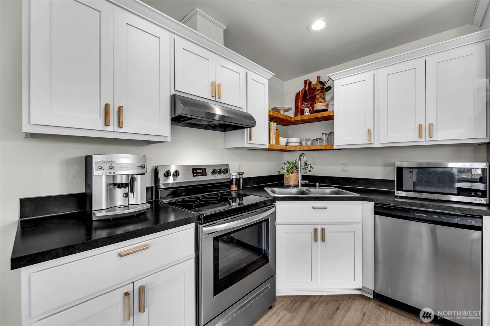 Cardinal Ave, Winlock, WA 98596