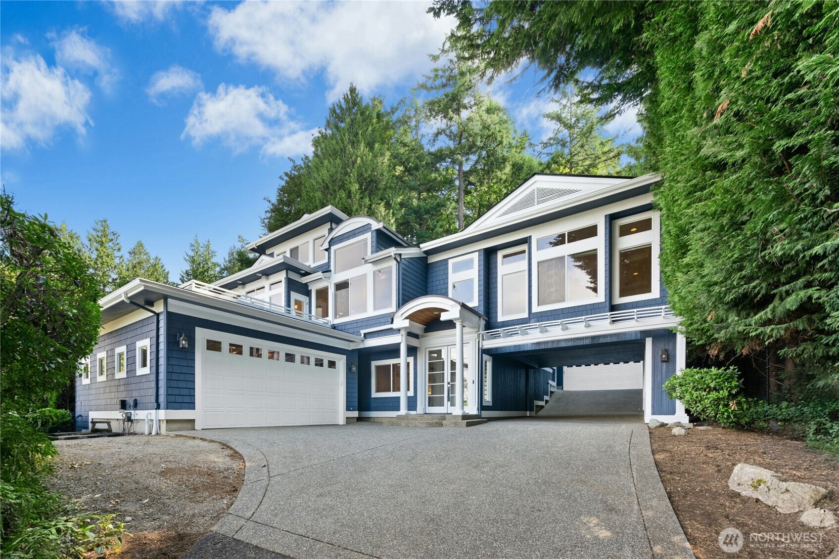 Holmes Point Dr, Kirkland, WA 98034