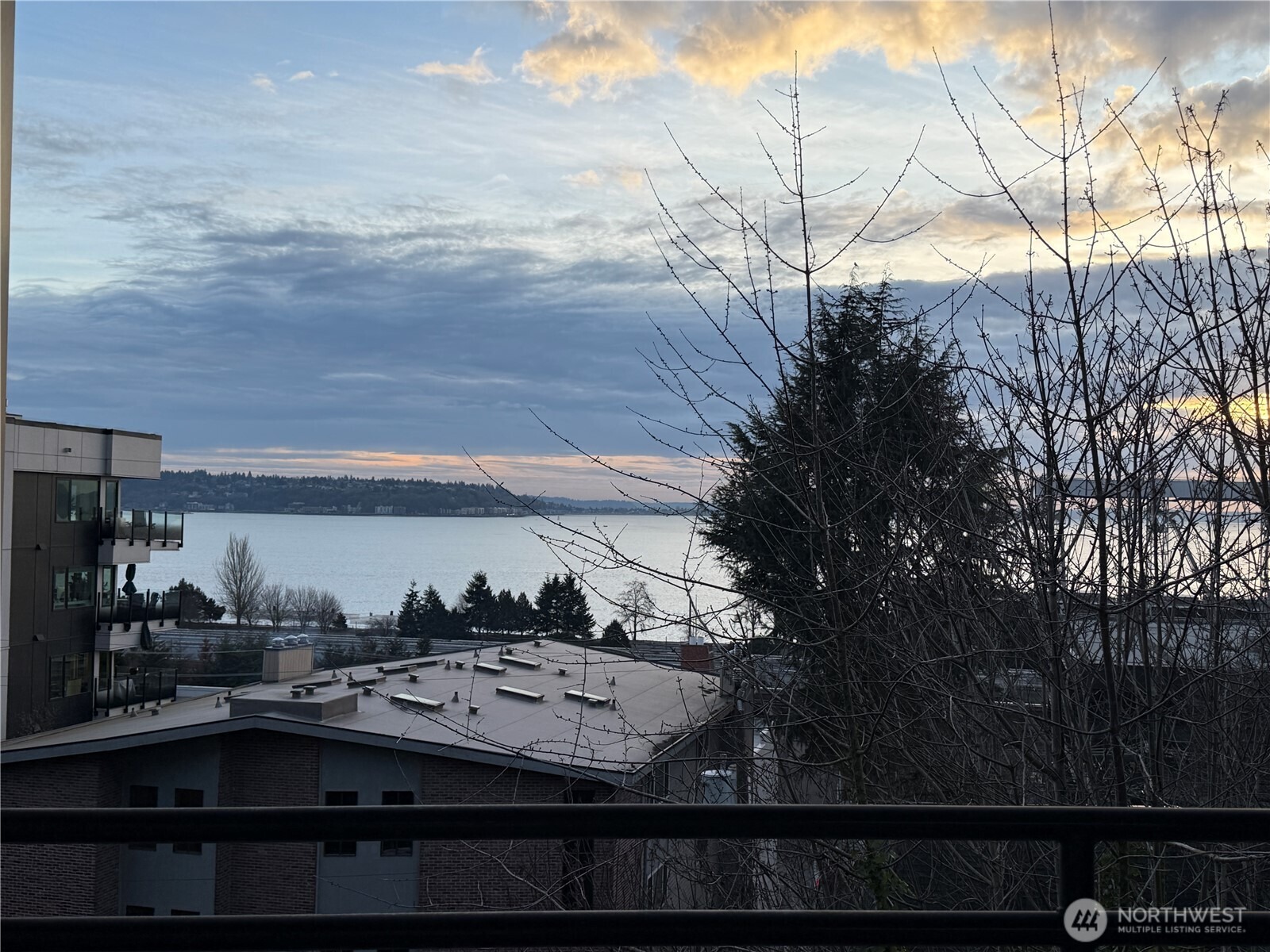 Mercer Pl, Seattle, WA 98119 #1