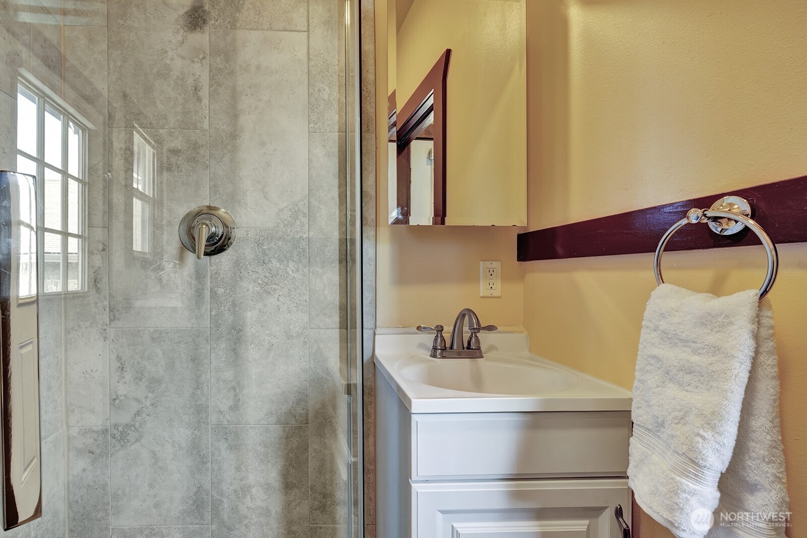 Andrews St, Issaquah, WA 98027