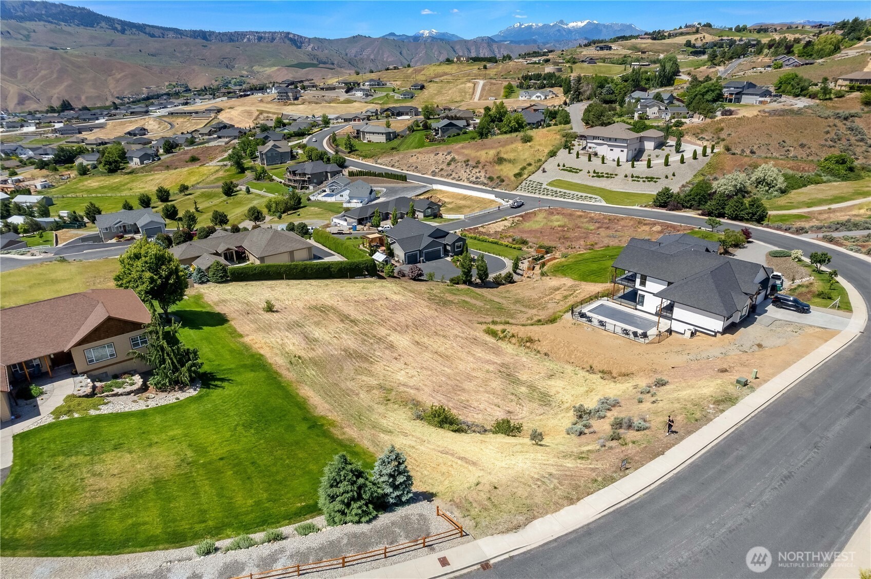 Rolling Hills Ln, Wenatchee, WA 98801
