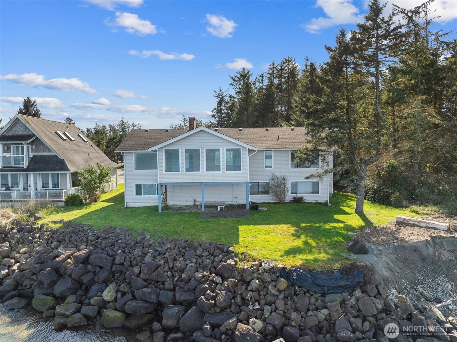 846 BAY VIEW CT SE