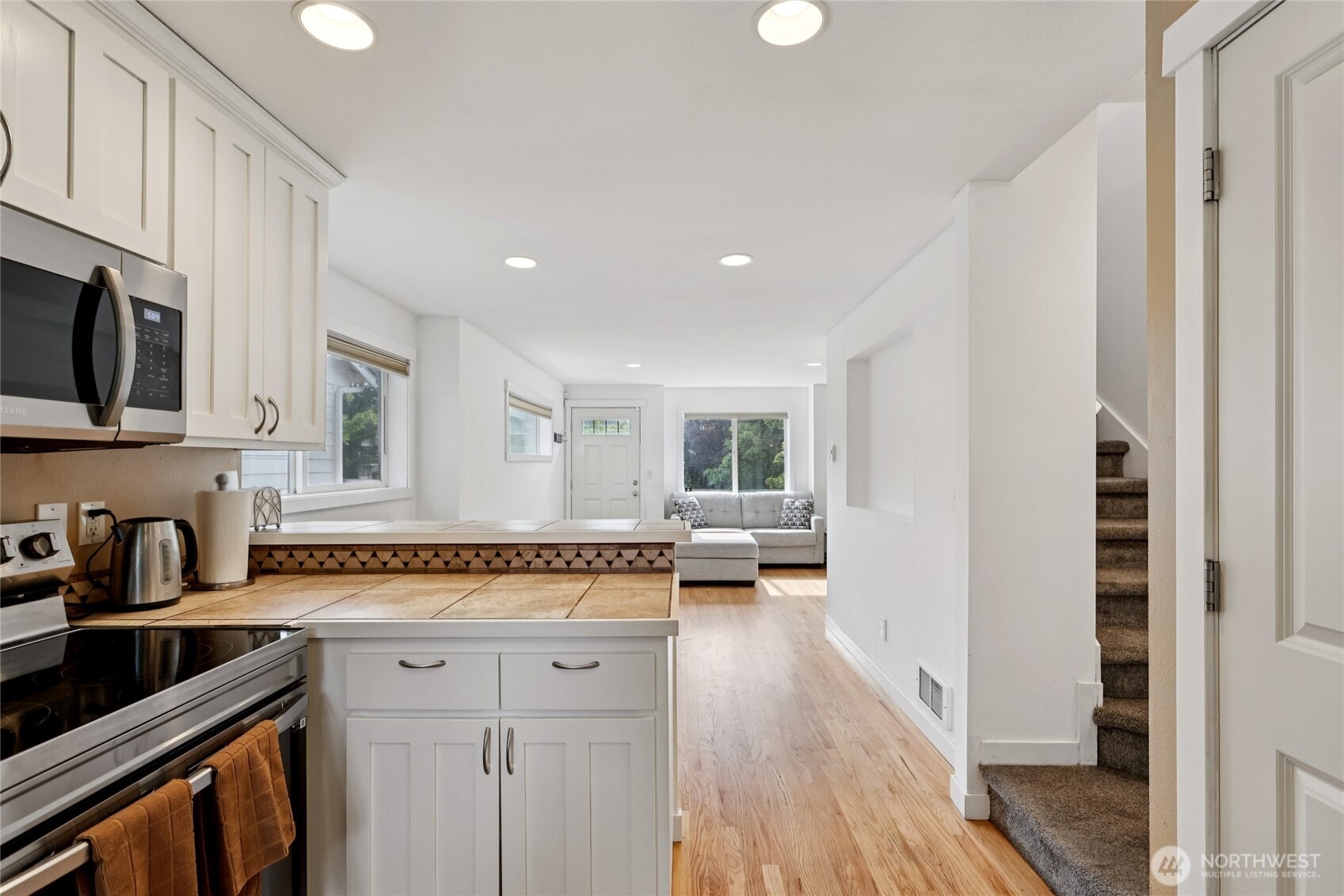 25th Ave, Seattle, WA 98106