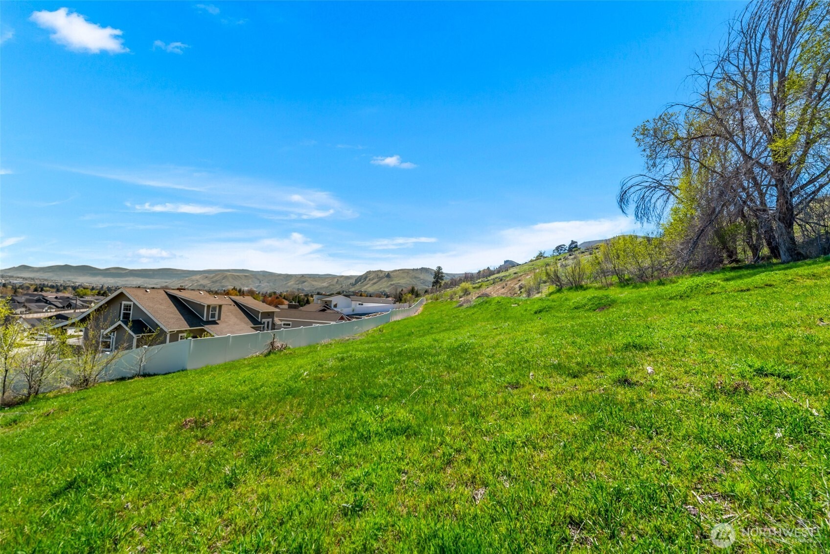 Silas Ln, Wenatchee, WA 98801