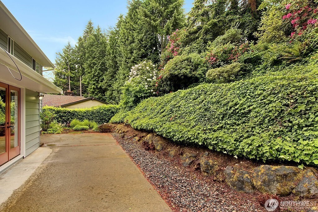 47th Pl, Bellevue, WA 98006