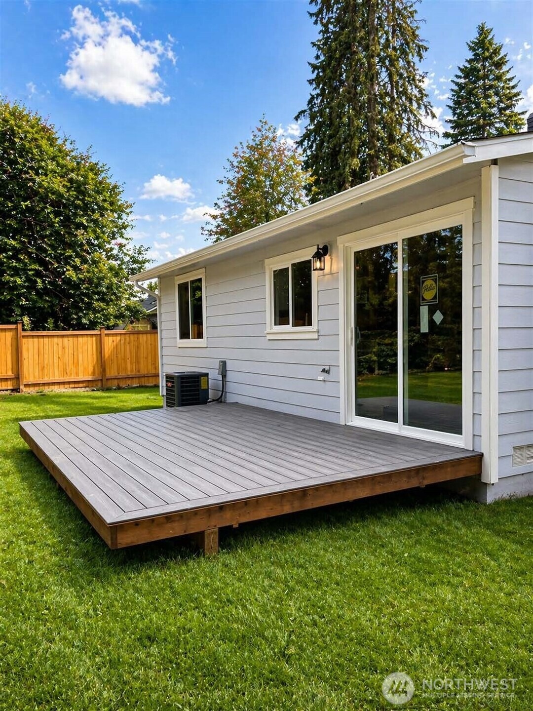 Herren Ave, Bremerton, WA 98310