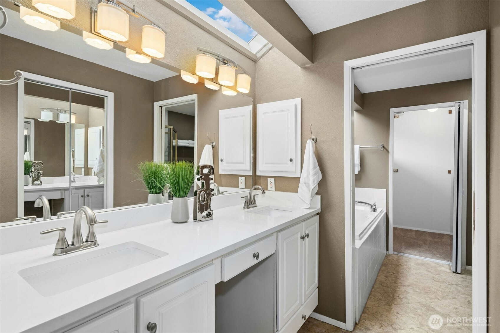 154th Pl, Bellevue, WA 98006