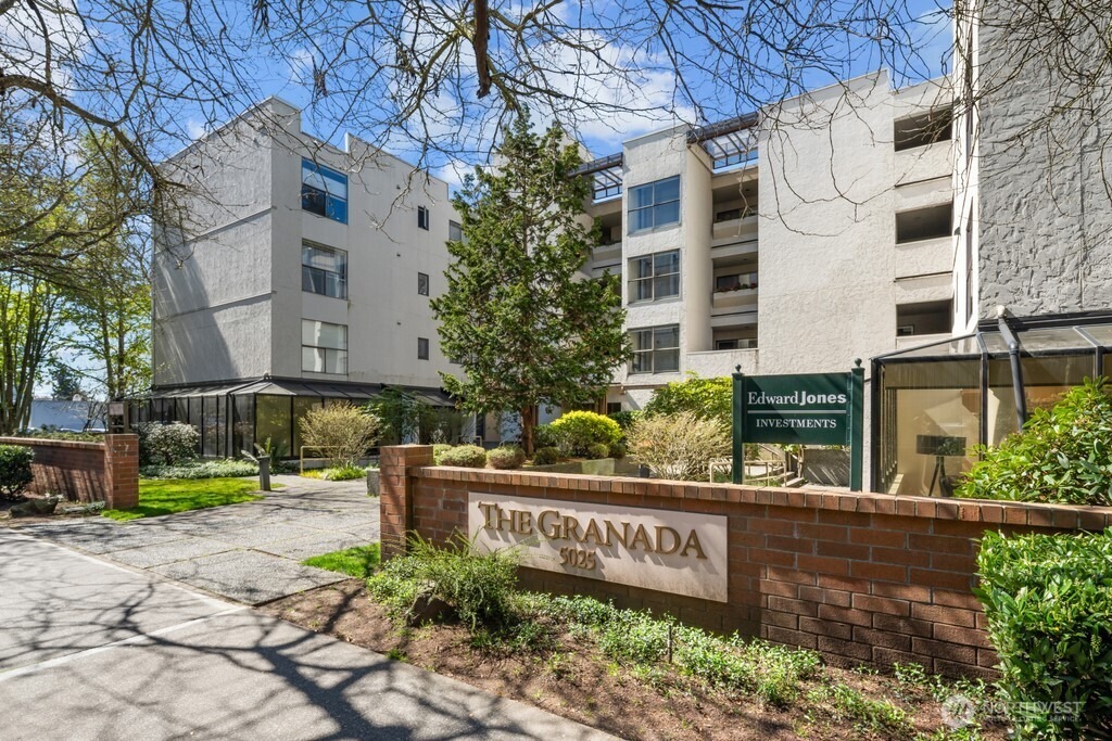 California Ave, Seattle, WA 98136