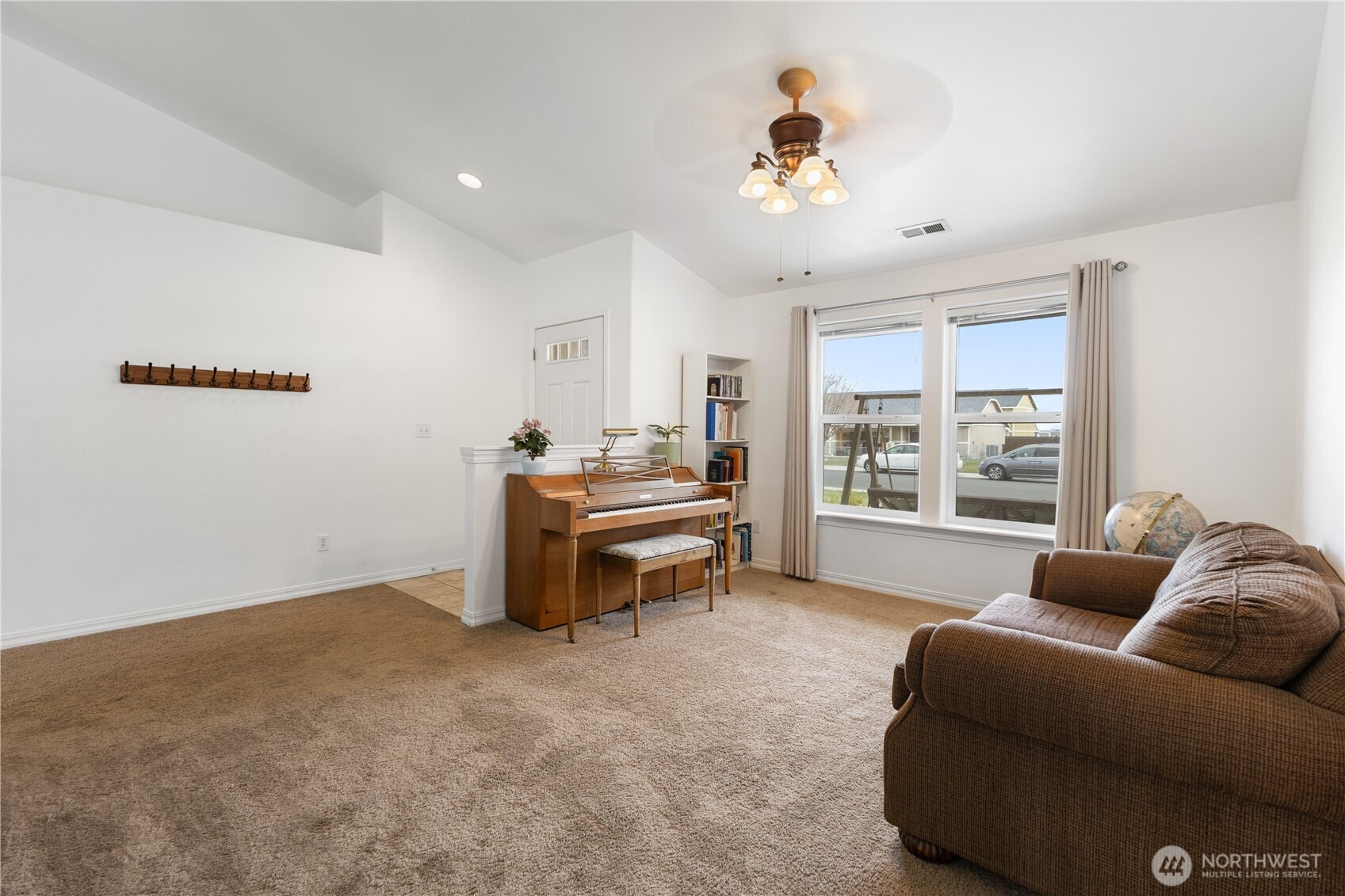 Kentucky Dr, Moses Lake, WA 98837