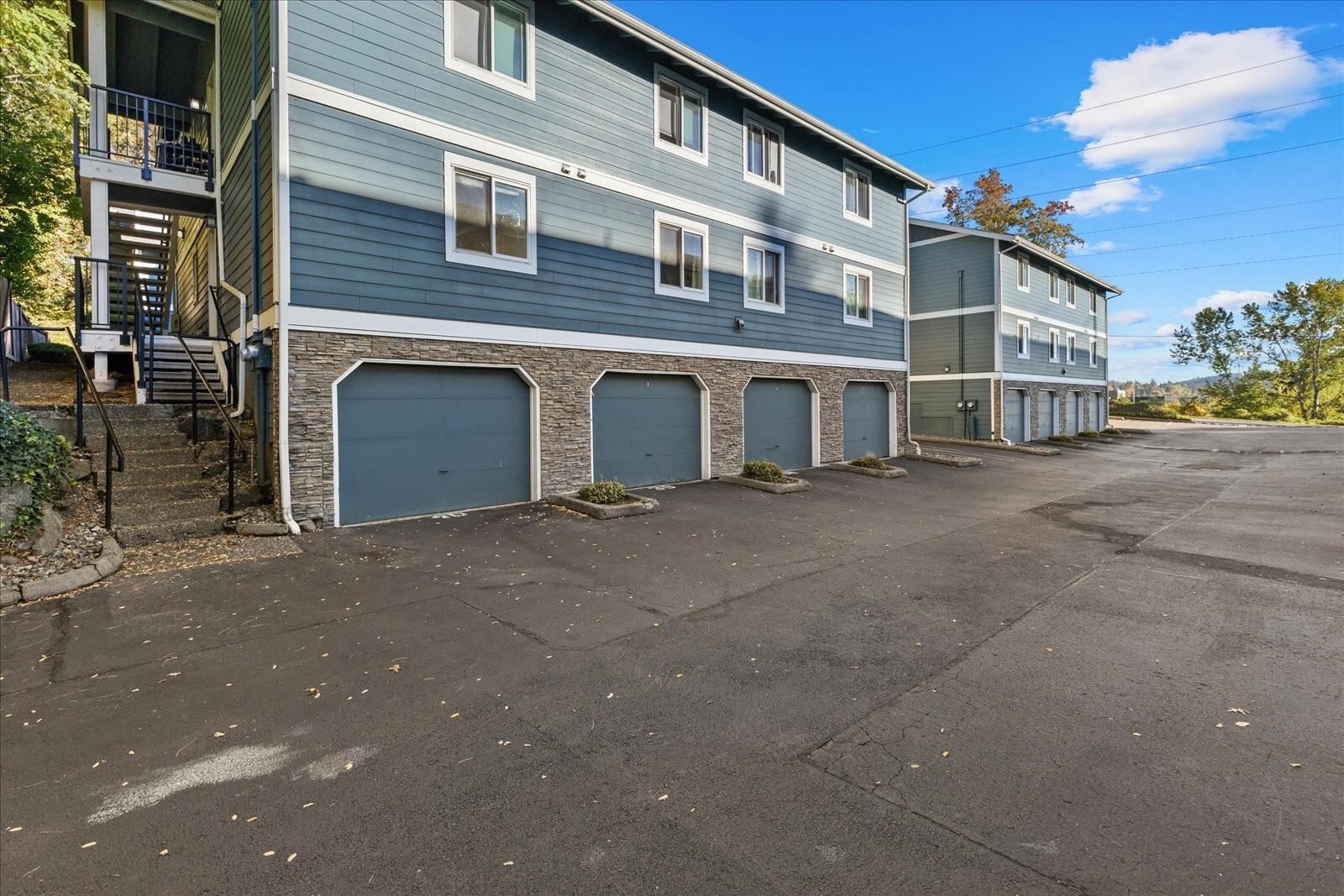 32nd St, Bellevue, WA 98005 #1
