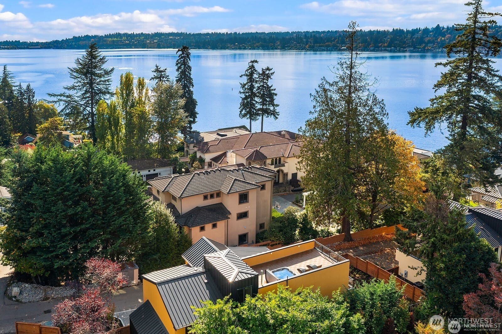 Holmes Point Dr, Kirkland, WA 98034