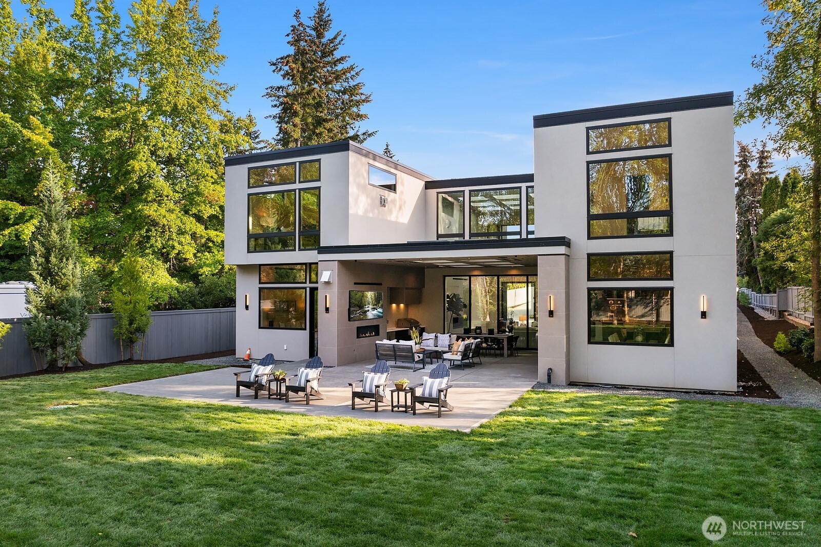 8th St, Medina, WA 98039