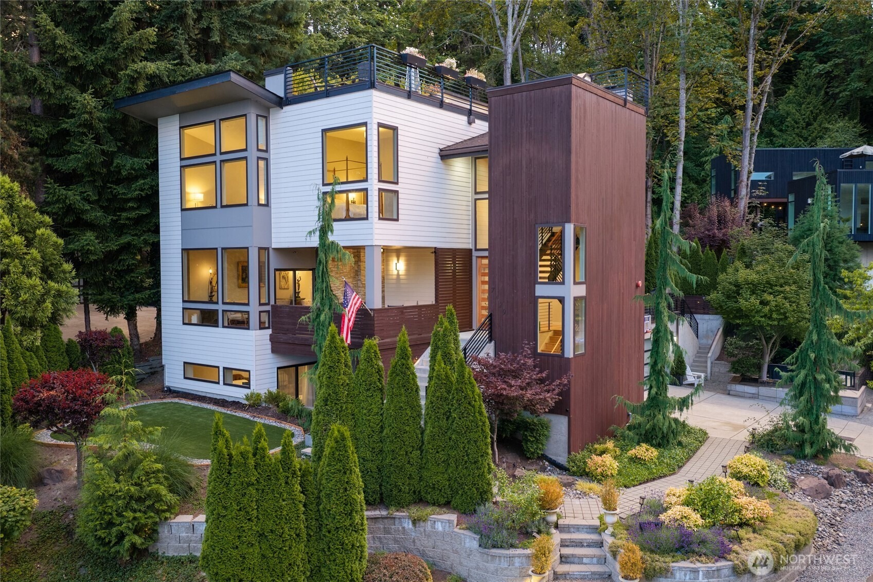 Mercer Way, Mercer Island, WA 98040
